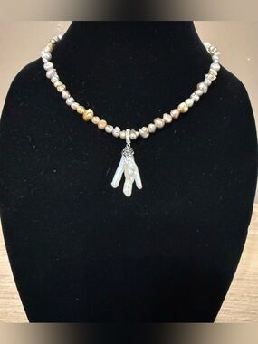 NEW Cultured Pearl Necklace with Freshwater Pearl Pendant - Gold and Cream 925.